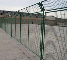 郑州河南框架护栏网安装与防护网应用指南