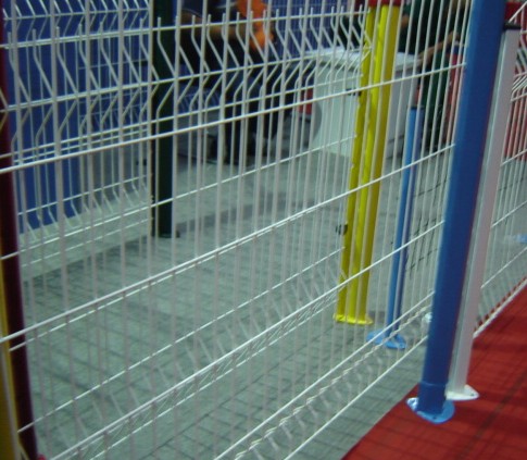 框架护栏网的特点与应用