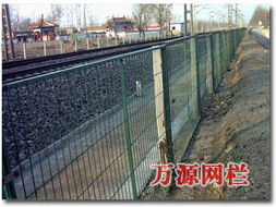 安平护栏筑屏障 万源护栏网厂在交通隔离领域的专业实践