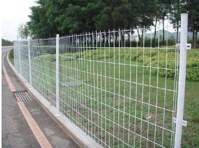 绿色双边丝护栏网 美观与安全并重的现代防护解决方案